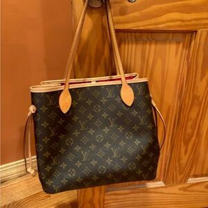 Louis Vuitton Neverfull Tote Monogram
Canvas MM Brown